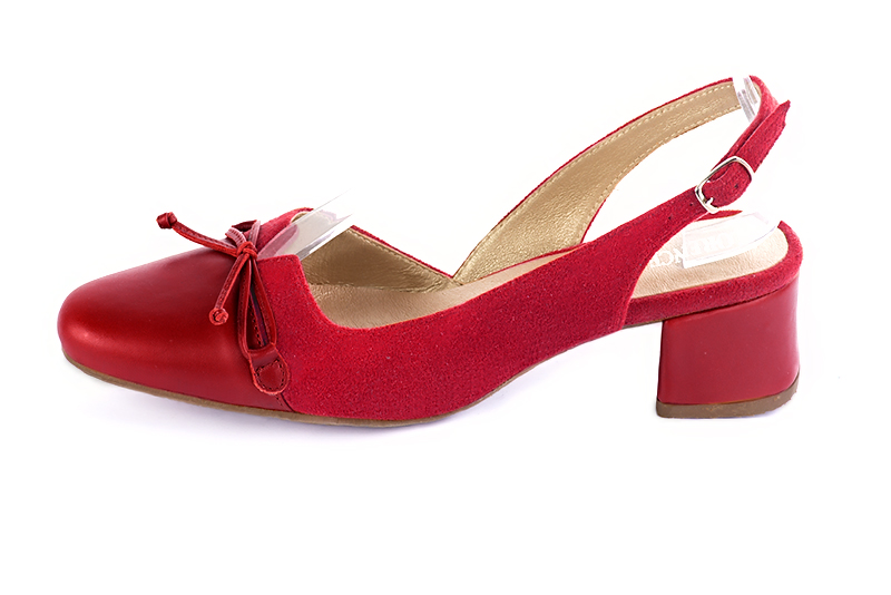 French elegance and refinement for these cardinal red dress slingback shoes, with a knot, 
                available in many subtle leather and colour combinations. The pretty French spirit of this beautiful pump will accompany your steps nicely and comfortably.
To be personalized or not, with your materials and colors.  
                Matching clutches for parties, ceremonies and weddings.   
                You can customize these shoes to perfectly match your tastes or needs, and have a unique model.  
                Choice of leathers, colours, knots and heels. 
                Wide range of materials and shades carefully chosen.  
                Rich collection of flat, low, mid and high heels.  
                Small and large shoe sizes - Florence KOOIJMAN